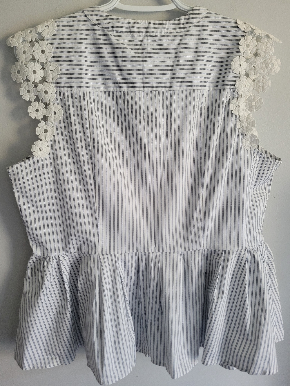 Maison Cinqcent Floral Lace Trim Cotton Cap Sleeve Blouse - Picture 4 of 10